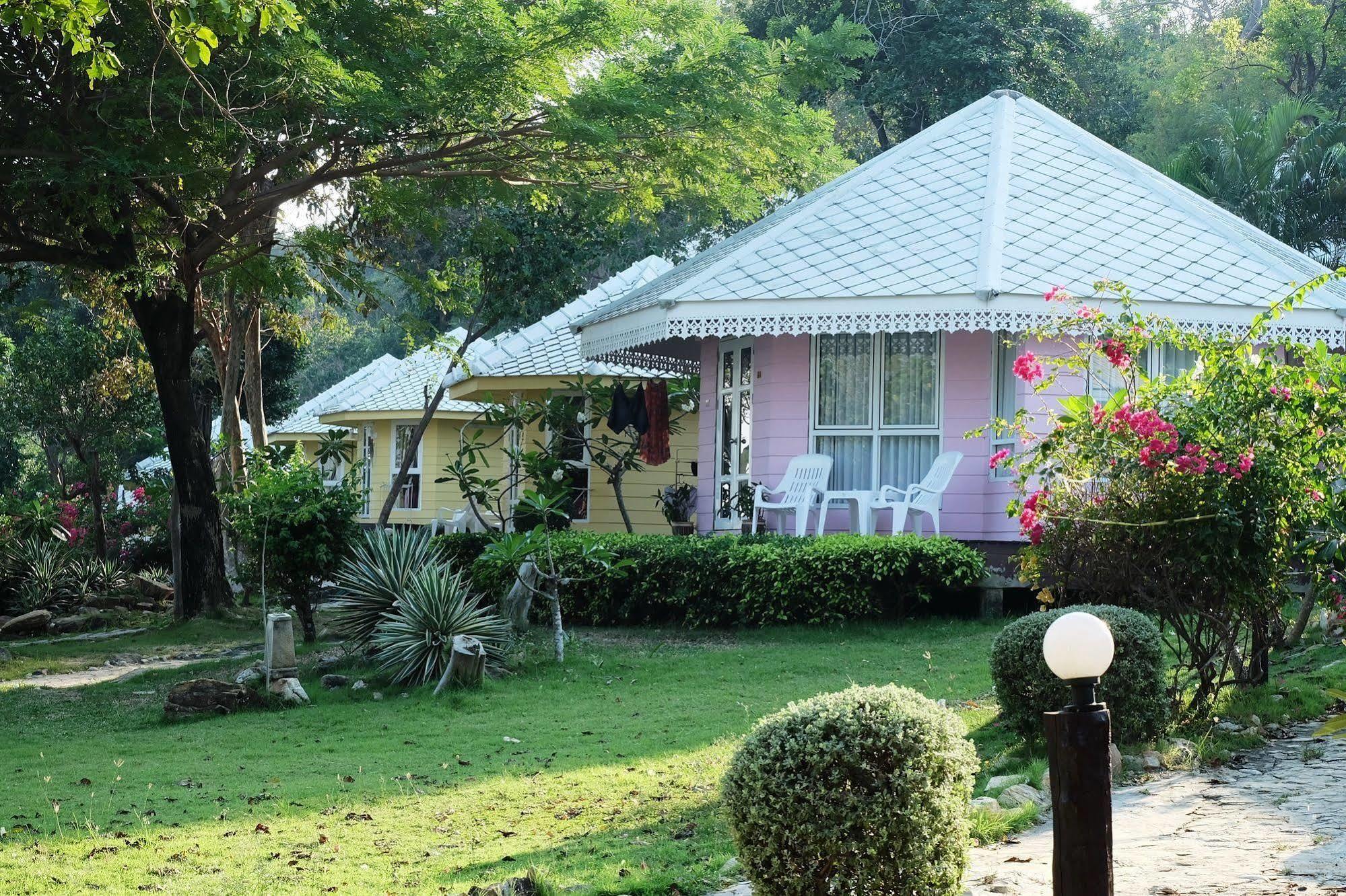 Nimmanoradee Resort - Sha Plus Certified Koh Samet Exterior photo
